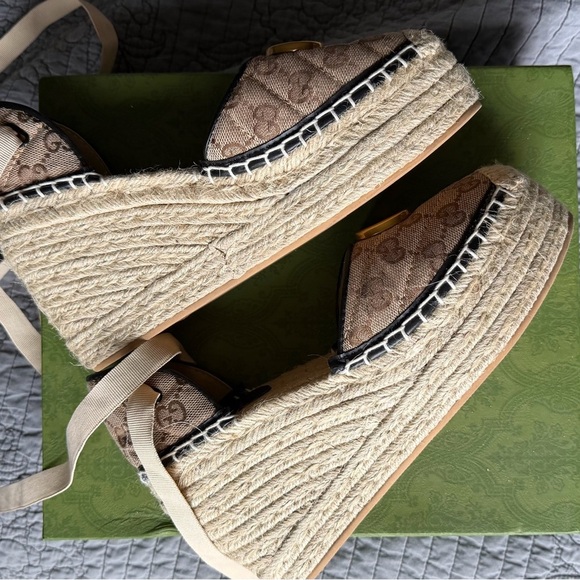 Gucci Women's Brown Espadrilles with Gold Accents - Picture 5 of 6